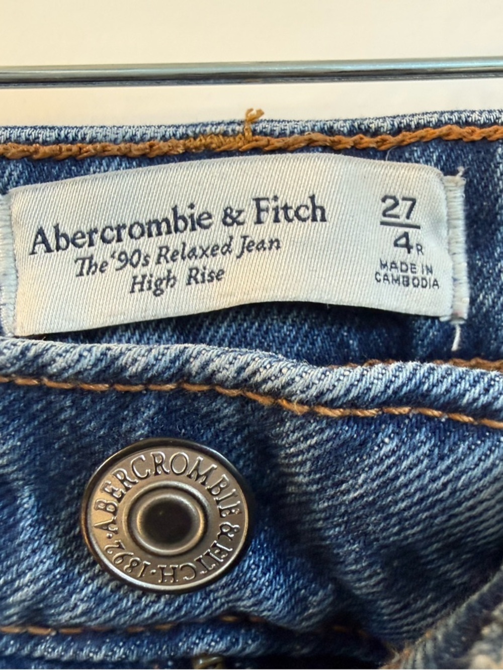 Abercrombie & Fitch Women’s Straight Jeans in Denim Blue - Picture 3 of 3